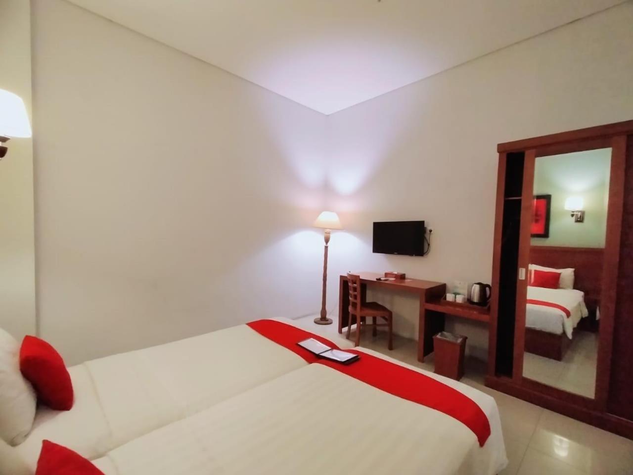 Prima SR Hotel&Convention Sleman  Esterno foto