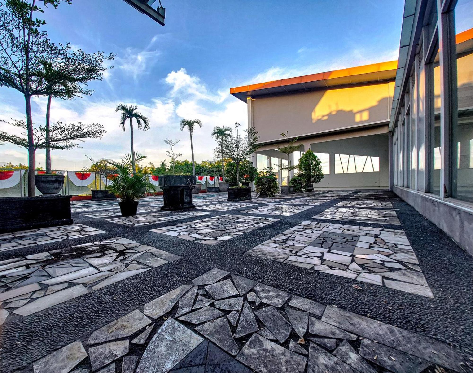 Prima SR Hotel&Convention Sleman  Esterno foto