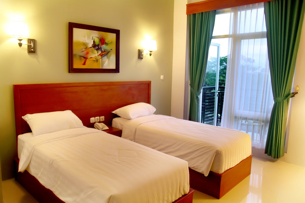 Prima SR Hotel&Convention Sleman  Esterno foto