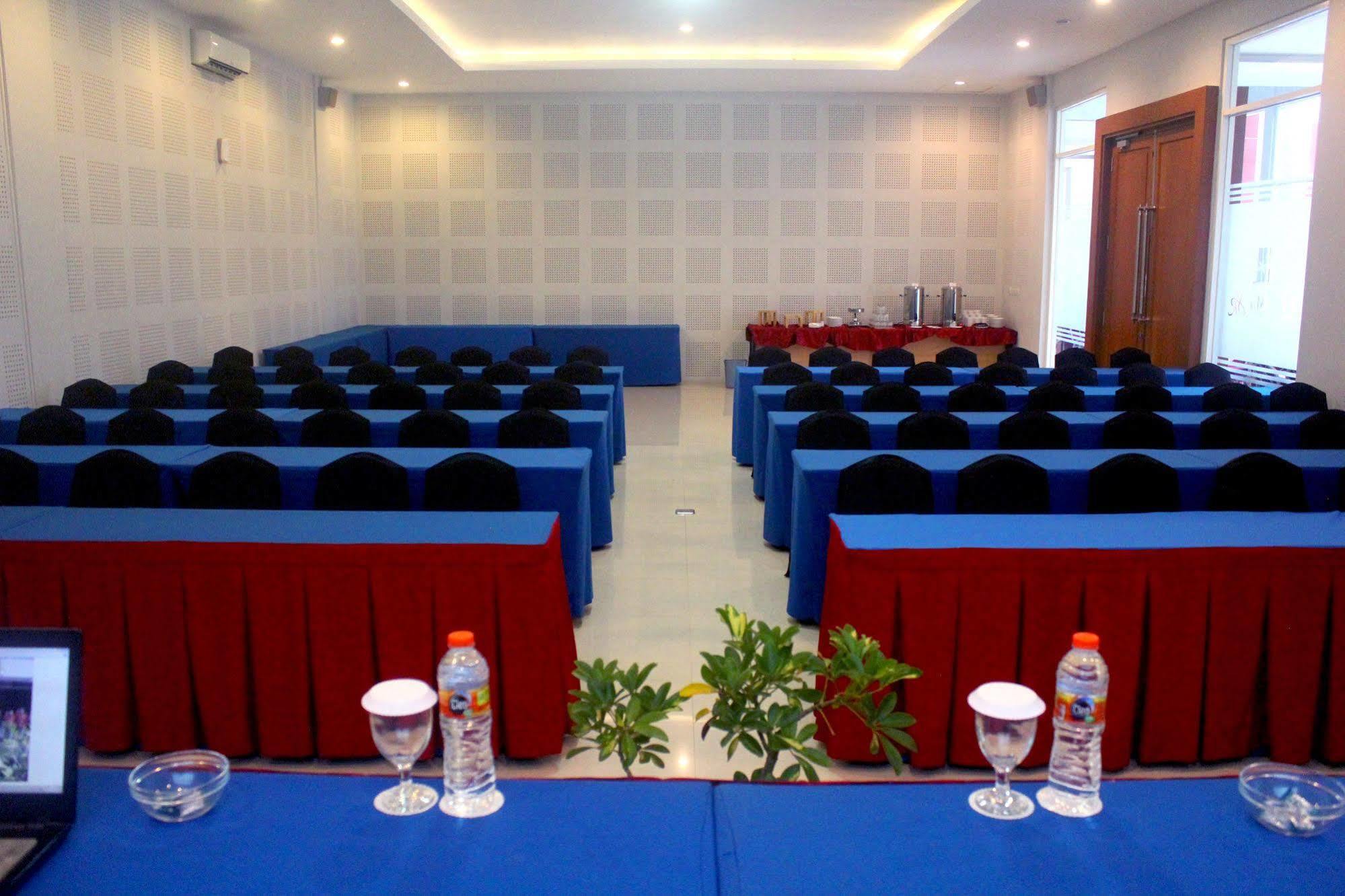 Prima SR Hotel&Convention Sleman  Esterno foto